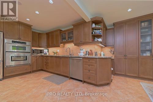 16 Cedar Drive, Caledon, ON - Indoor Photo Showing Kitchen