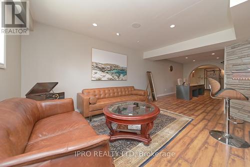 16 Cedar Drive, Caledon, ON - Indoor Photo Showing Living Room