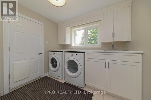 16 Cedar Drive, Caledon, ON - Indoor Photo Showing Laundry Room