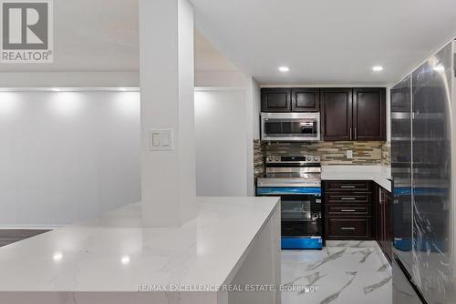 1913 - 115 Hillcrest Avenue, Mississauga, ON - Indoor Photo Showing Kitchen With Upgraded Kitchen