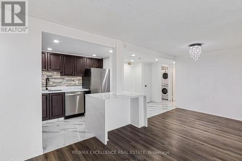 1913 - 115 Hillcrest Avenue, Mississauga, ON - Indoor Photo Showing Kitchen