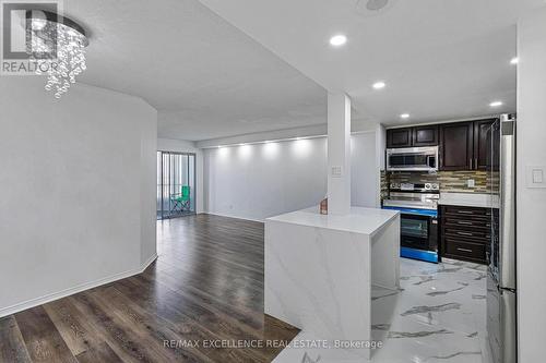 1913 - 115 Hillcrest Avenue, Mississauga, ON - Indoor Photo Showing Kitchen