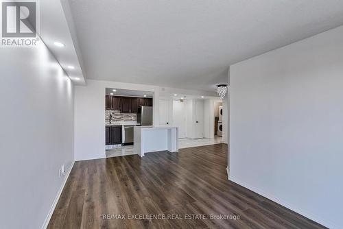 1913 - 115 Hillcrest Avenue, Mississauga, ON - Indoor Photo Showing Kitchen