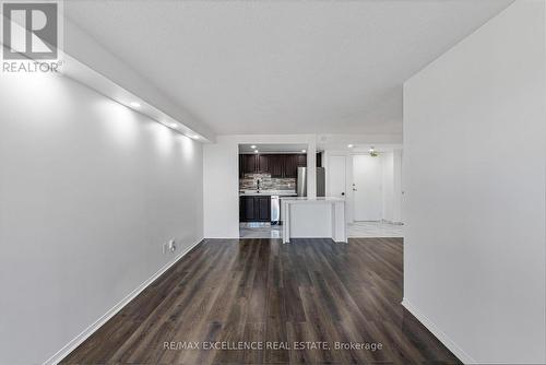 1913 - 115 Hillcrest Avenue, Mississauga, ON - Indoor Photo Showing Kitchen