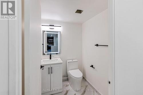 1913 - 115 Hillcrest Avenue, Mississauga, ON - Indoor Photo Showing Bathroom