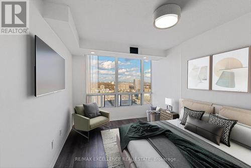 1913 - 115 Hillcrest Avenue, Mississauga, ON - Indoor Photo Showing Bedroom