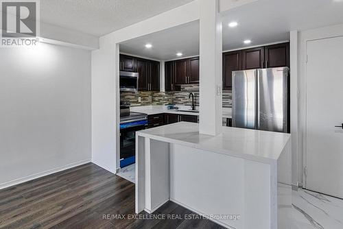 1913 - 115 Hillcrest Avenue, Mississauga, ON - Indoor Photo Showing Kitchen