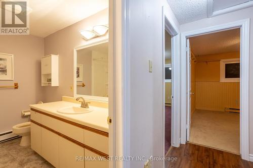 15 - 445 Stone Church Road W, Hamilton, ON - Indoor Photo Showing Bathroom