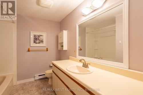 15 - 445 Stone Church Road W, Hamilton, ON - Indoor Photo Showing Bathroom