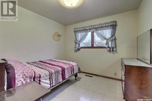 1360 Rothwell Street, Regina, SK - Indoor Photo Showing Bedroom