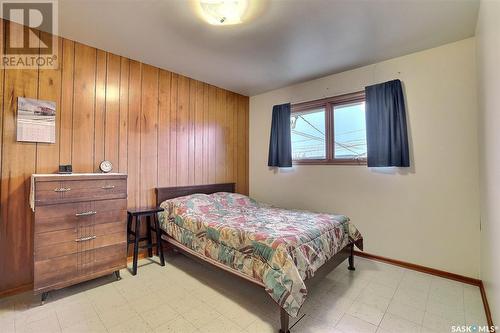 1360 Rothwell Street, Regina, SK - Indoor Photo Showing Bedroom