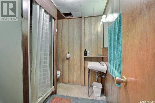 1360 Rothwell Street, Regina, SK - Indoor Photo Showing Bathroom