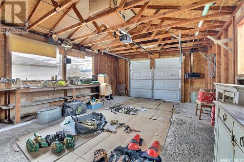 1360 Rothwell Street, Regina, SK - Indoor Photo Showing Garage