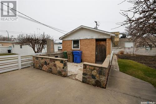 1360 Rothwell Street, Regina, SK - Outdoor With Exterior