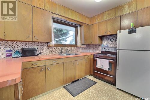 1360 Rothwell Street, Regina, SK - Indoor Photo Showing Kitchen With Double Sink