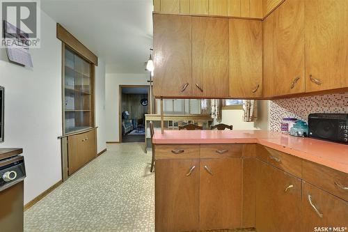 1360 Rothwell Street, Regina, SK - Indoor Photo Showing Kitchen