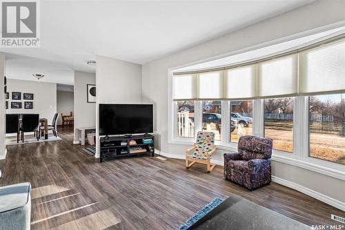 200 Prairie Avenue, Briercrest, SK - Indoor Photo Showing Living Room