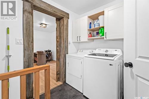 450 Stadacona Street W, Moose Jaw, SK - Indoor Photo Showing Laundry Room