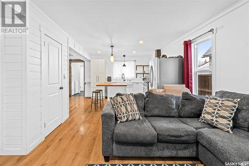 450 Stadacona Street W, Moose Jaw, SK - Indoor Photo Showing Living Room