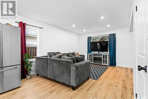 450 Stadacona Street W, Moose Jaw, SK - Indoor Photo Showing Living Room