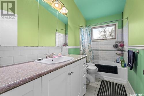 315 Birch Street, Caronport, SK - Indoor Photo Showing Bathroom