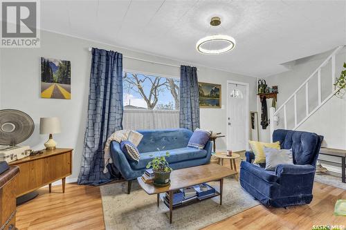 315 I Avenue N, Saskatoon, SK - Indoor Photo Showing Living Room