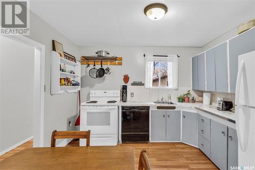 315 I Avenue N, Saskatoon, SK - Indoor Photo Showing Kitchen