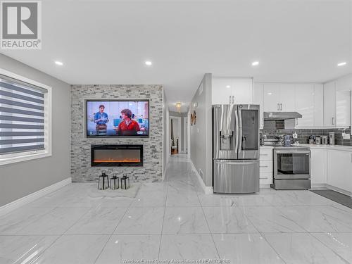 2384 Trappers Avenue, Windsor, ON - Indoor Photo Showing Kitchen