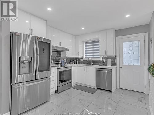 2384 Trappers Avenue, Windsor, ON - Indoor Photo Showing Kitchen