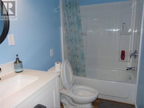 16 Julien Avenue, Leamington, ON - Indoor Photo Showing Bathroom