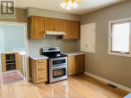 950 Grand Marais East #Upper, Windsor, ON - Indoor Photo Showing Kitchen