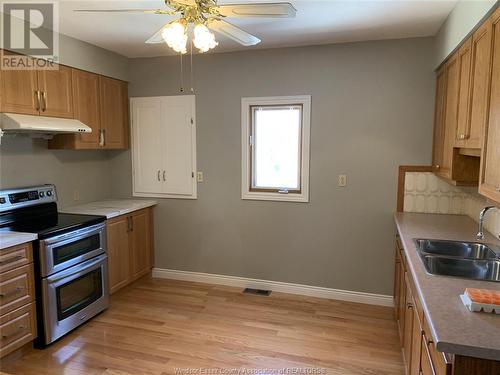 950 Grand Marais East #Upper, Windsor, ON - Indoor Photo Showing Kitchen With Double Sink