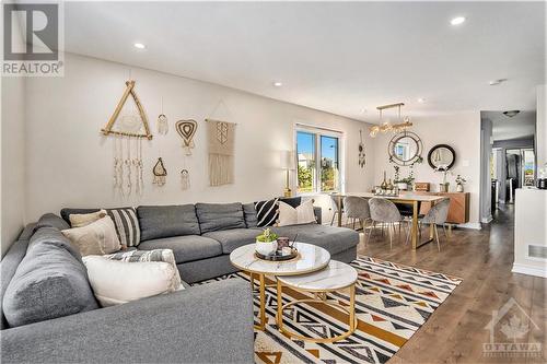 644 Lakeridge Drive, Ottawa, ON - Indoor Photo Showing Living Room