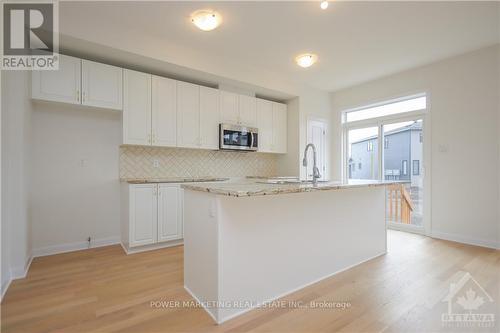 734 Sebastian Street, Ottawa, ON - Indoor Photo Showing Kitchen