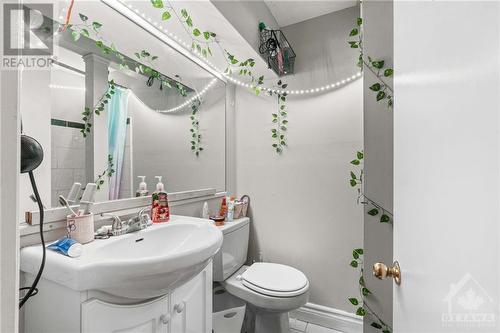 2418 Carlsen Avenue, Ottawa, ON - Indoor Photo Showing Bathroom