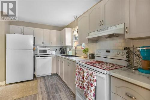 53 Cambridge Crescent, Brockville (810 - Brockville), ON - Indoor Photo Showing Kitchen