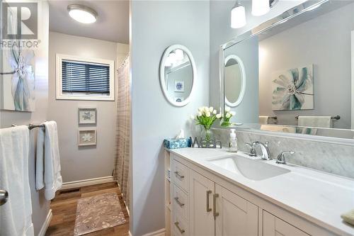 53 Cambridge Crescent, Brockville (810 - Brockville), ON - Indoor Photo Showing Bathroom