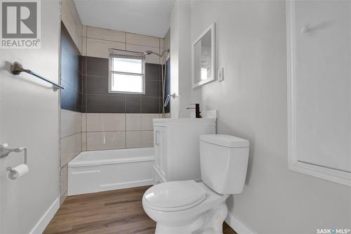 247 Smith Street, Regina, SK - Indoor Photo Showing Bathroom