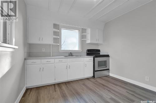 247 Smith Street, Regina, SK - Indoor Photo Showing Kitchen