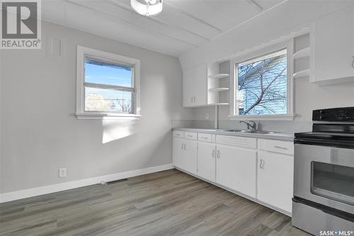 247 Smith Street, Regina, SK - Indoor Photo Showing Kitchen With Double Sink