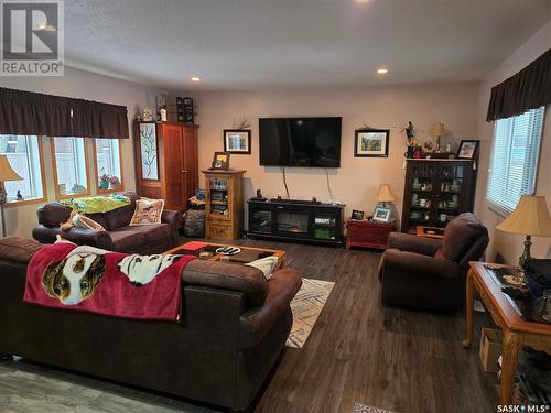 358 Prince Edward Street, Melville, SK - Indoor Photo Showing Living Room