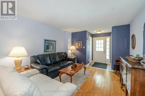 2382 Sequoia Way, Oakville, ON - Indoor Photo Showing Living Room