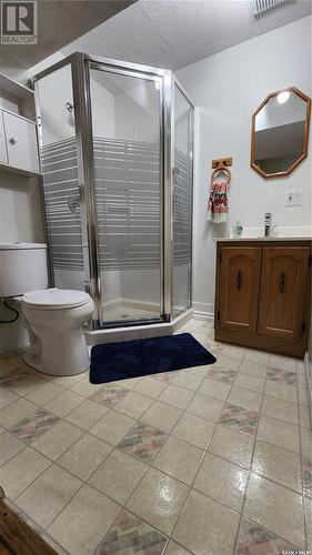 121 19Th Street, Battleford, SK - Indoor Photo Showing Bathroom