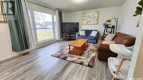 121 19Th Street, Battleford, SK - Indoor Photo Showing Living Room