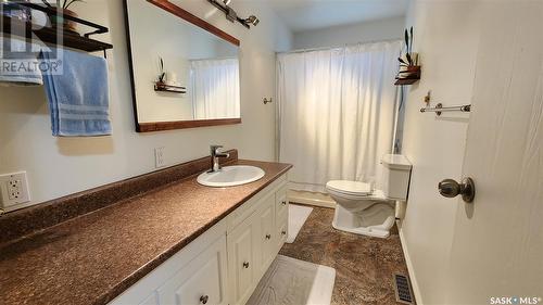 121 19Th Street, Battleford, SK - Indoor Photo Showing Bathroom