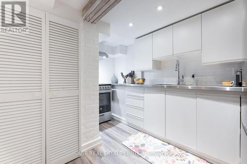 Lower - 685 Euclid Avenue, Toronto, ON - Indoor Photo Showing Kitchen With Upgraded Kitchen