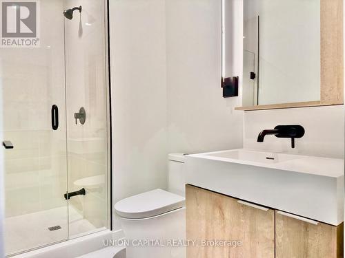 1310 - 127 Broadway Avenue, Toronto, ON - Indoor Photo Showing Bathroom