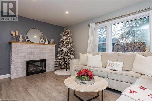 987 Tilley Street, North Bay, ON - Indoor Photo Showing Living Room With Fireplace