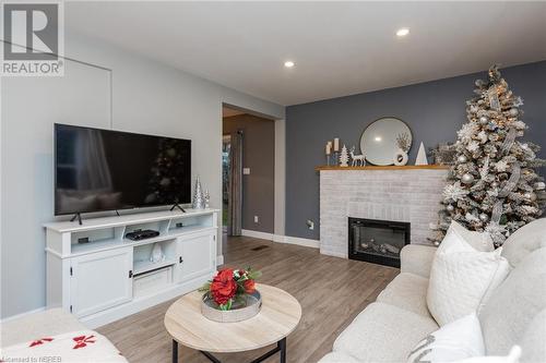 987 Tilley Street, North Bay, ON - Indoor Photo Showing Living Room With Fireplace