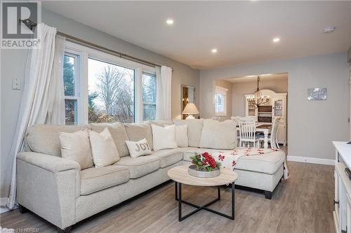 987 Tilley Street, North Bay, ON - Indoor Photo Showing Living Room